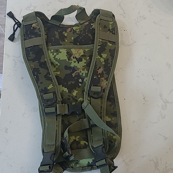 Camelback carrying pouch - Picture 3 of 4